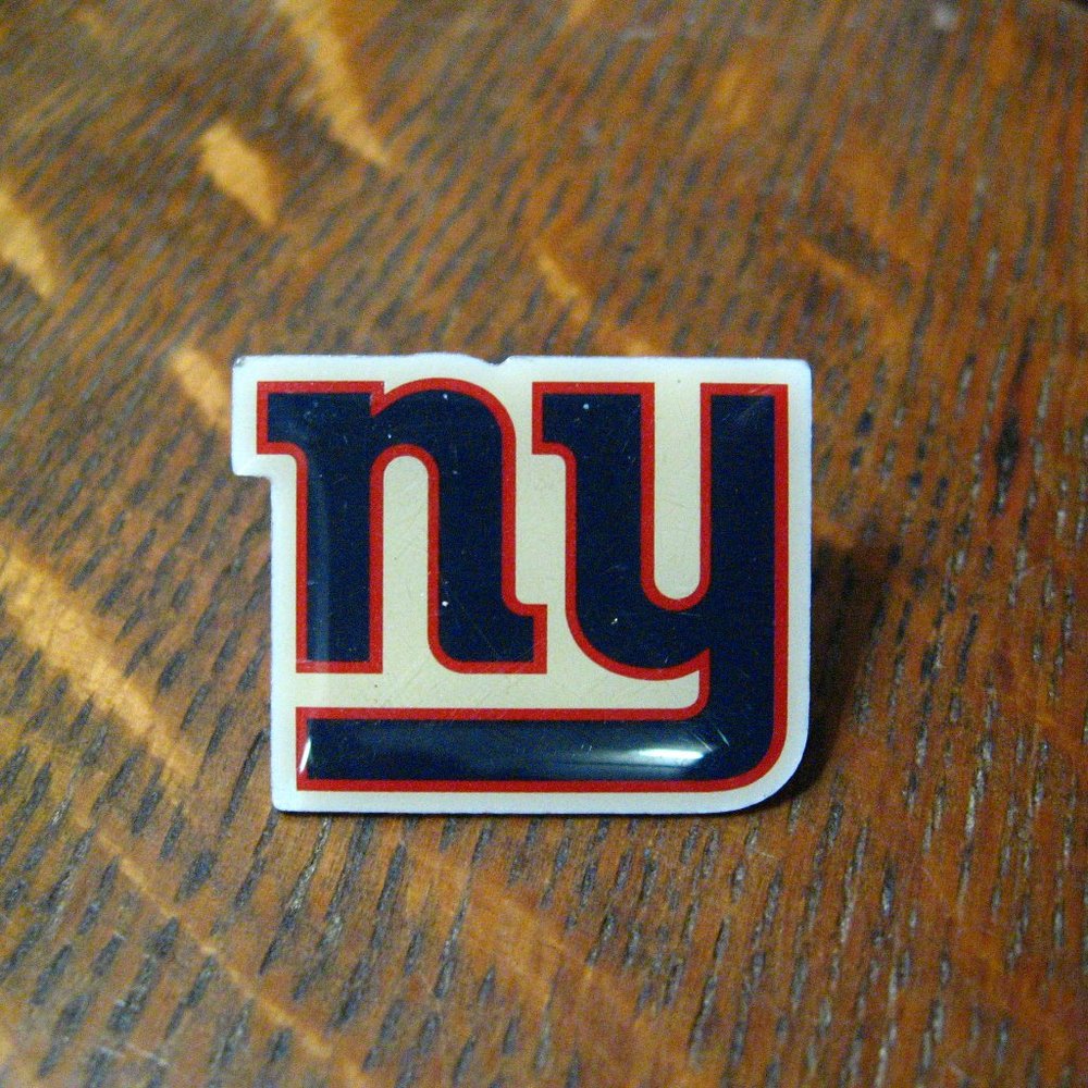 🏈 NY Giants Football Team Vintage Lapel Pin